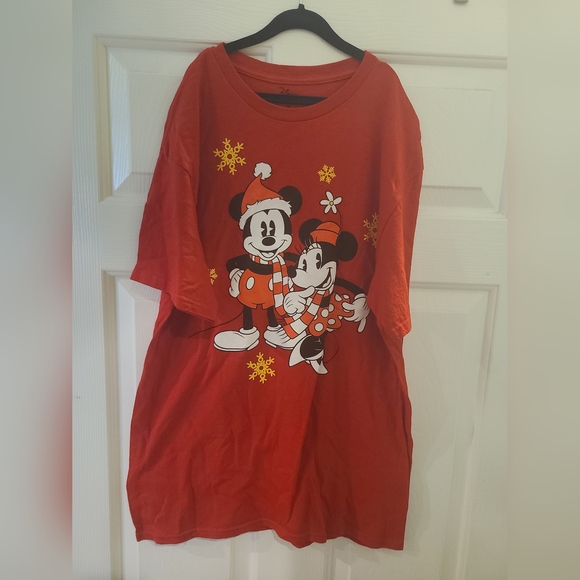 Mickey and Minnie Mouse Christmas T shirt Size M, Pre-owned. Please review photo - Picture 1 of 4